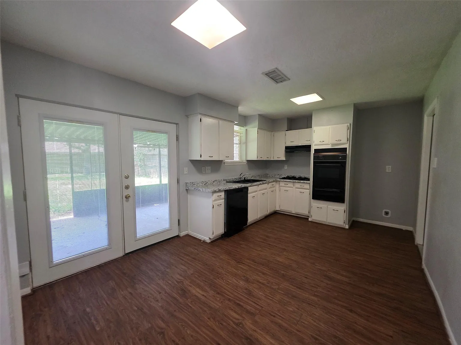 3 bed, 2.0 bath, 1116 sqft, $1,795 — Photo 4