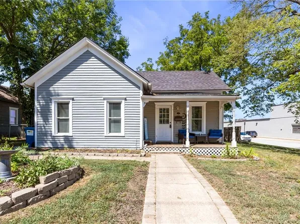 110 N Silver St, Paola, KS 66071