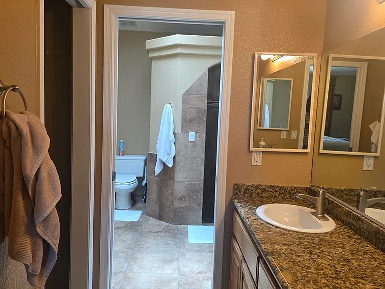 2121 E Desert Lakes Dr — Photo 32