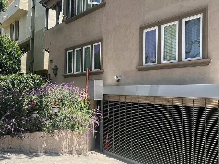 708 Huntley Dr #4 — Photo 2