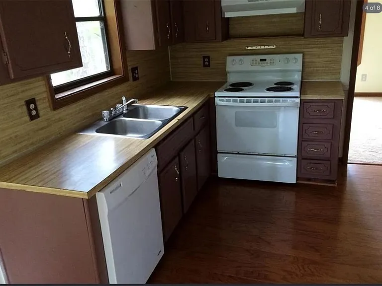 257 Castleair Dr NE — Photo 4