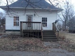 612 Water St, Nokomis, IL 62075