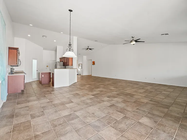2123 W Maldonado Rd — Photo 12
