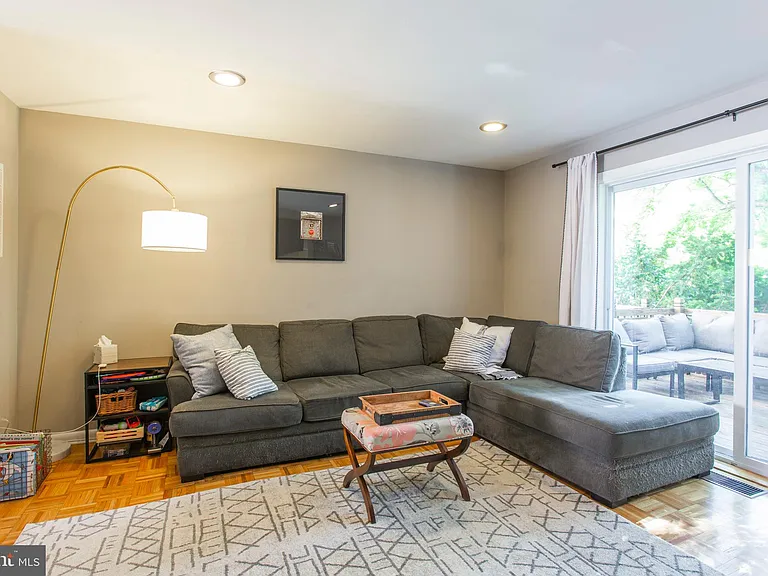 509 S 5th St — Photo 16