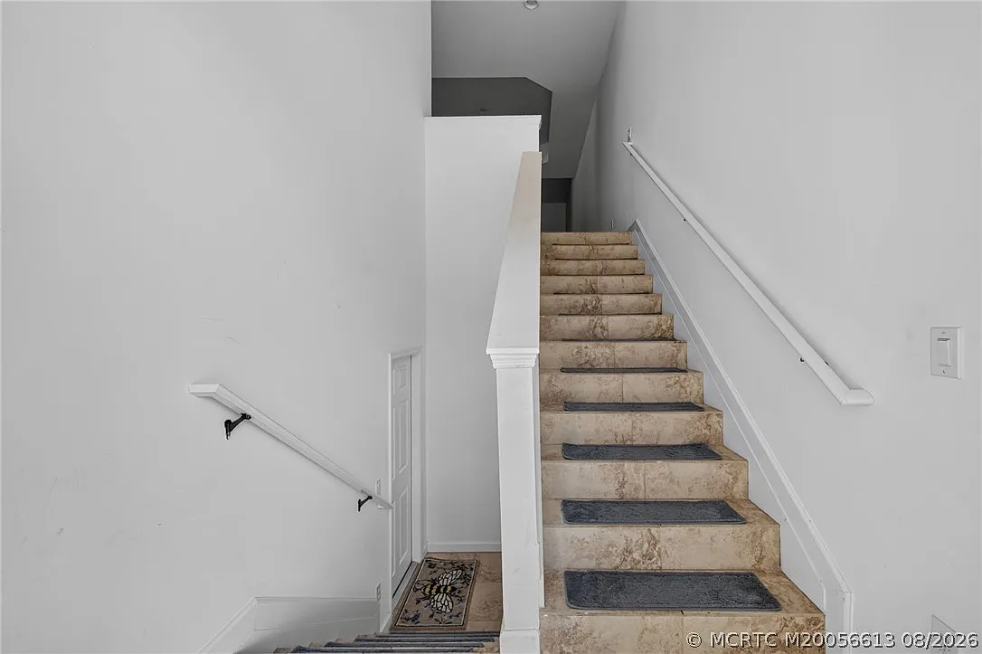 3 bed, 2.0 bath, 2077 sqft, $2,800 — Photo 2