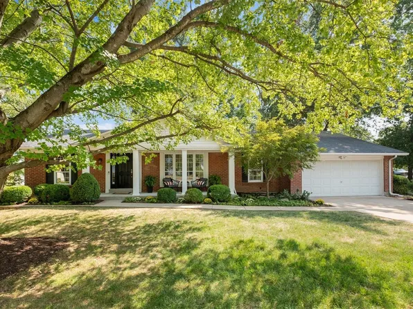 13284 Gateroyal Dr, Saint Louis, MO 63131