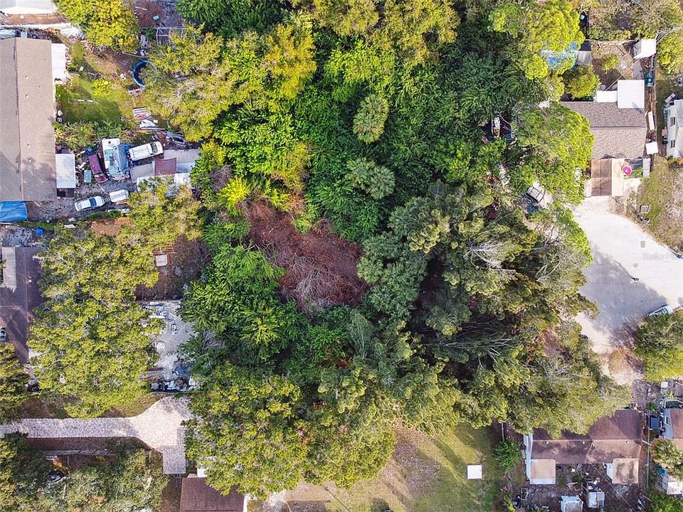 1st image of 6th St E