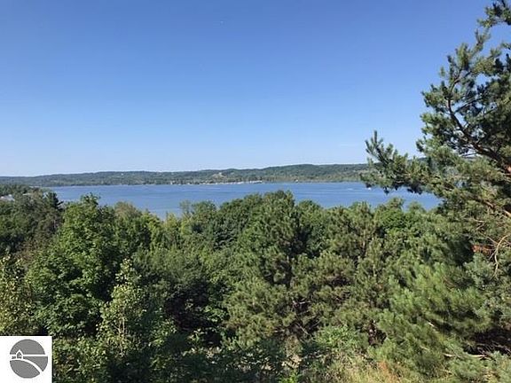 4th image of 2711 S Lake Leelanau Dr