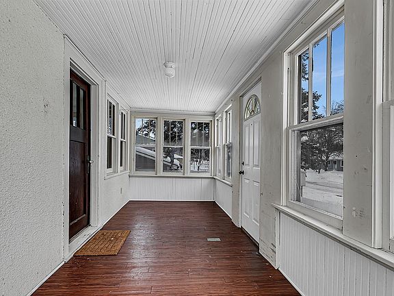5th image of 428 24th Ave N