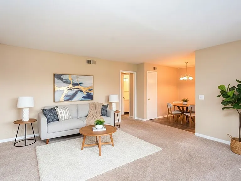 Maple Creek Apartments — Photo 20