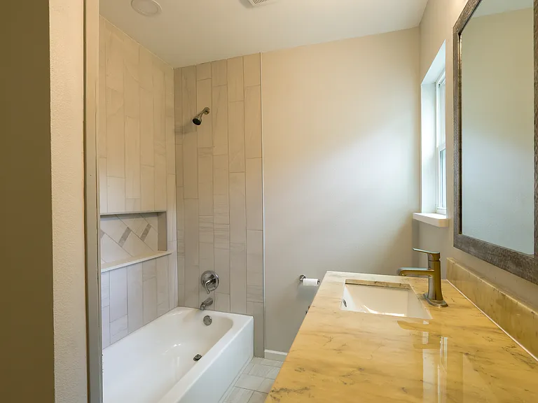 2114 Harlandale Ave — Photo 10