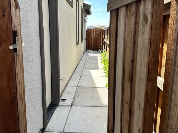 3034 Paxton Ct, Lathrop, CA 95330