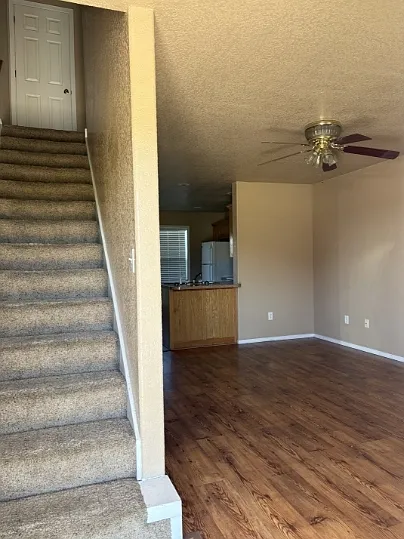 501 Countryside Ln — Photo 2