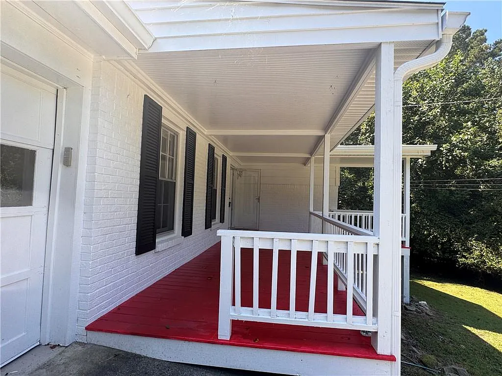 4 bed, 2.5 bath, 2000 sqft, $2,300 — Photo 3