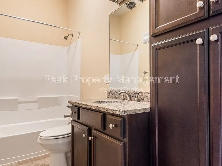 215 E Grace St #301 — Photo 9