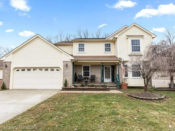 30128 Apple Grove Way, Flat Rock, MI 48134