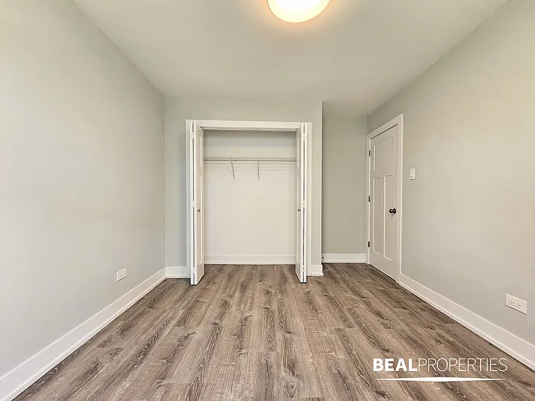445 W Barry — Photo 113