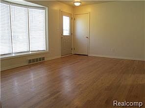 3rd image of 27715 Sheridan St