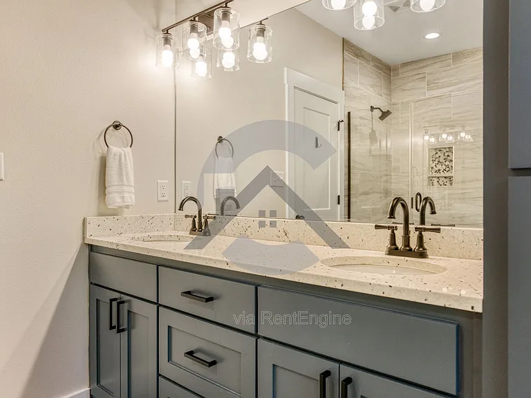 516 Ash St — Photo 13