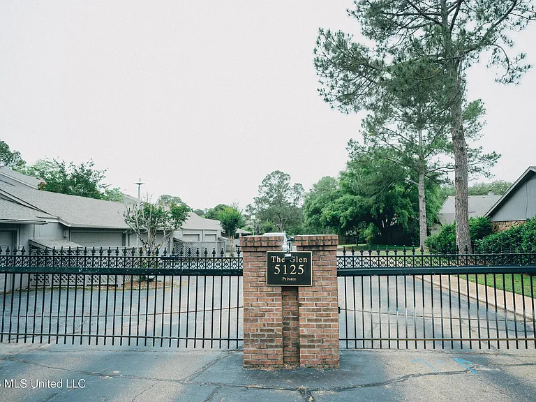 5125 Old Canton Rd #201 — Photo 4