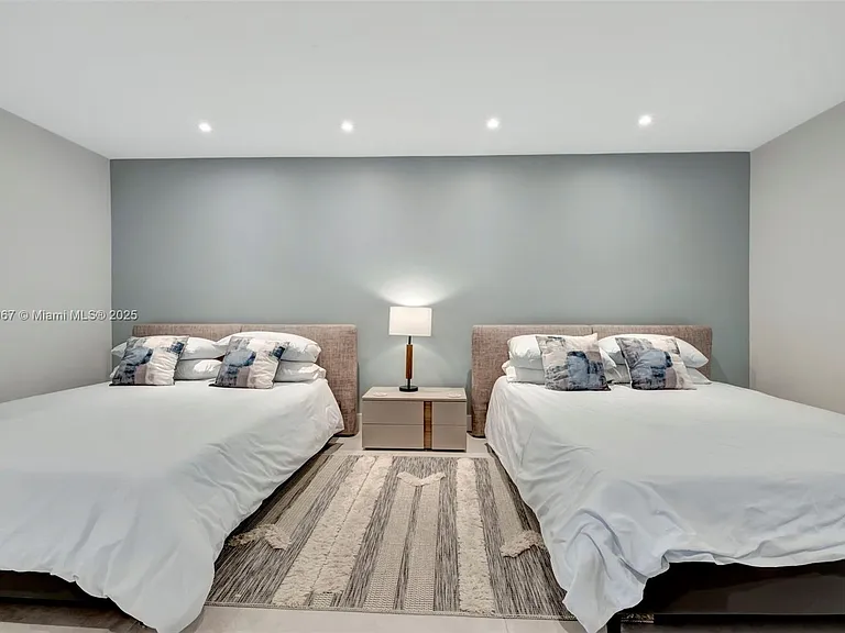 2301 Collins Ave #634 — Photo 21