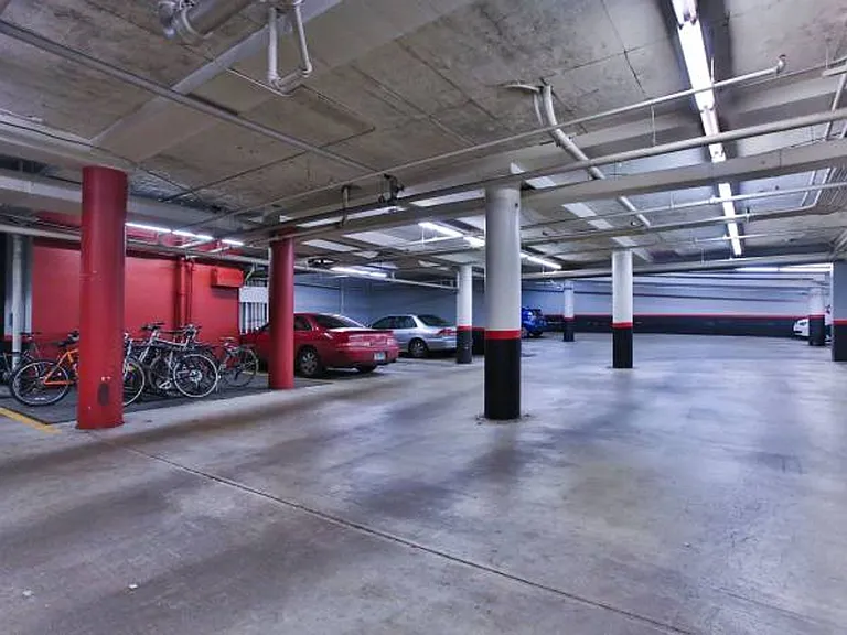 2020 Building — Photo 10