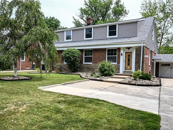 1313 Richmond Rd, Lyndhurst, OH 44124