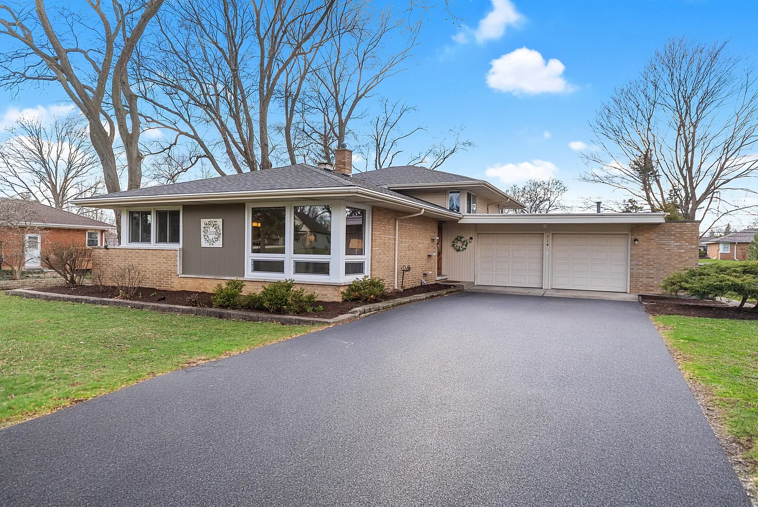 1S714 Westview Ave photo 1