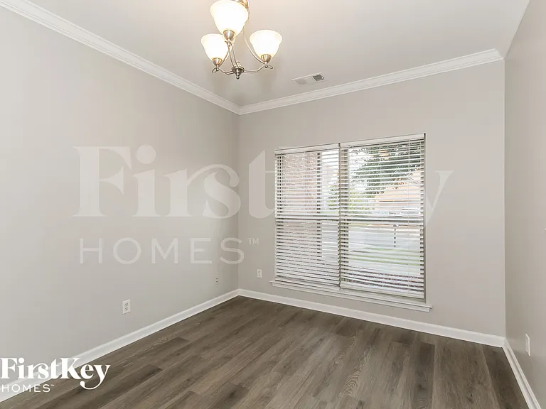 2045 Kensington Ct — Photo 5