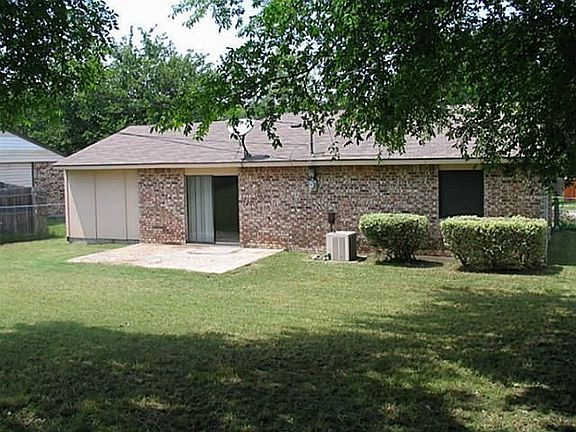 3rd image of 730 Holliday Ln