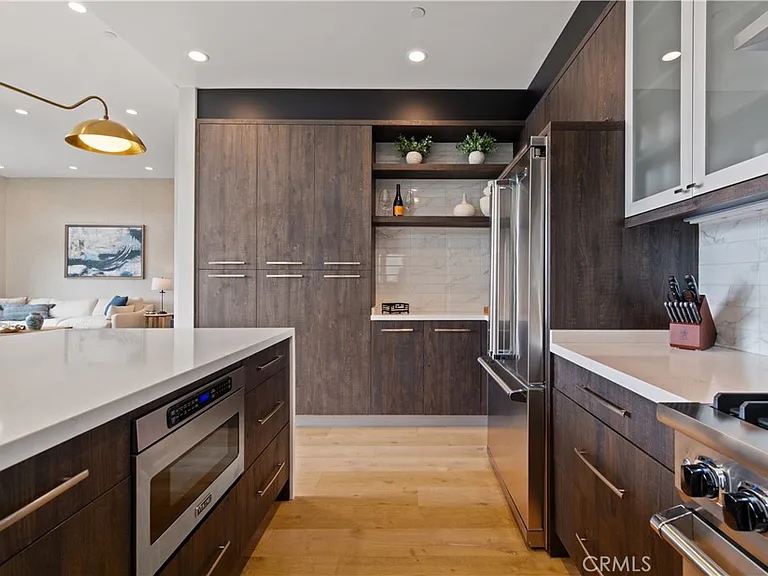 802 Bard St — Photo 4