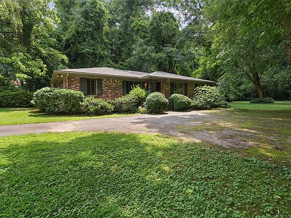 2nd image of 129 Parkside Cir