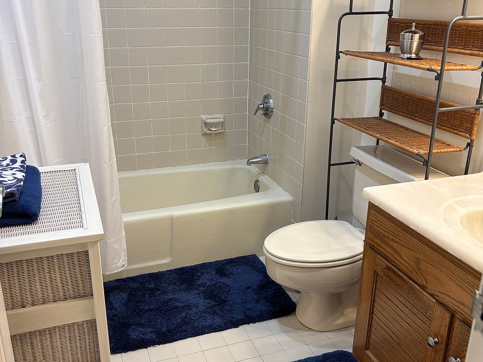 full bath with tub