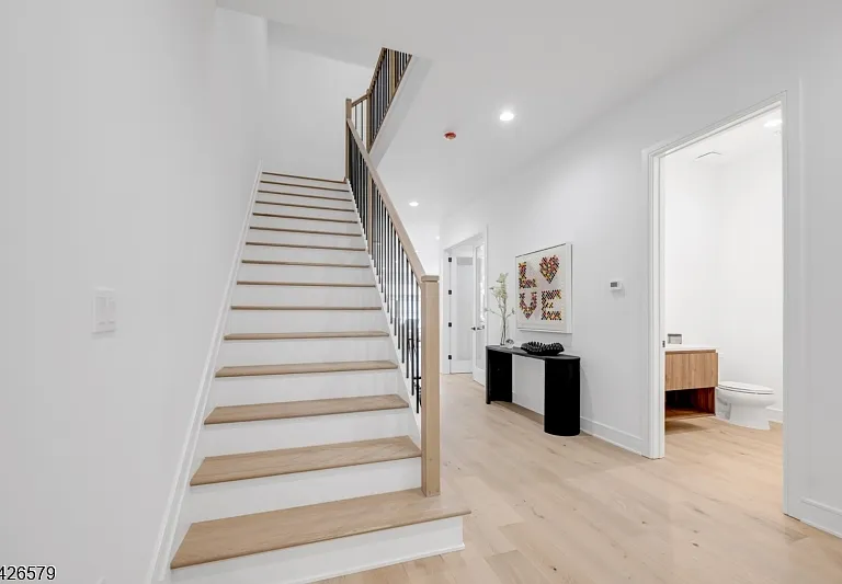 27 Feldman Ct — Photo 2