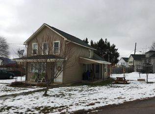 18 Pearl St, Carbondale, PA 18407
