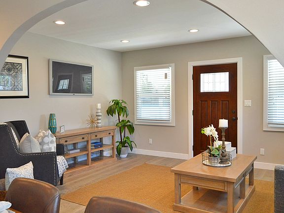 3rd image of 2759 Glenrose Ave