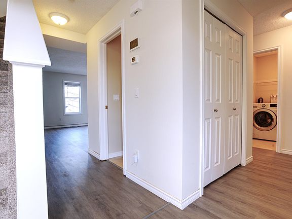 3rd image of 145 Crocus Cres