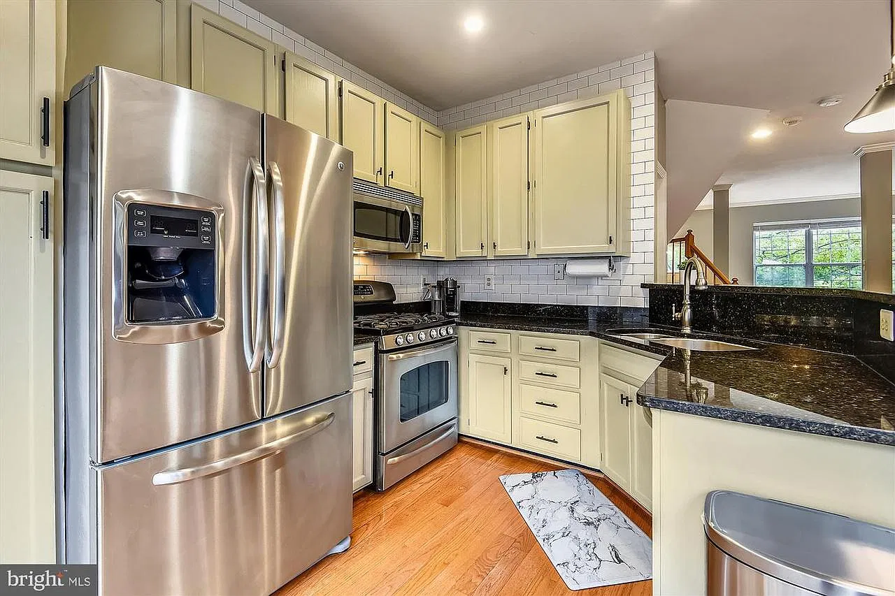 4 bed, 3.5 bath, 1812 sqft, $3,500 — Photo 3