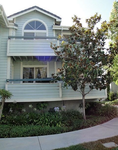 Lower Unit with Wrap-around Deck
