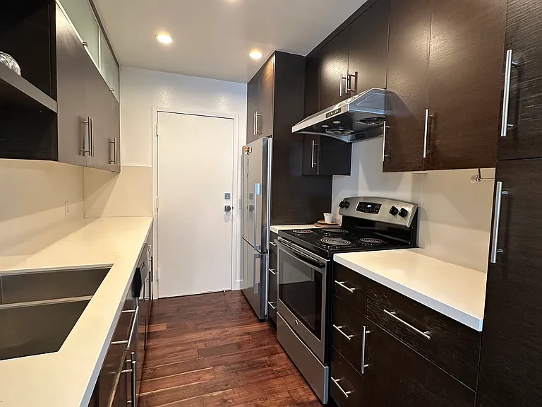 100 S Doheny Dr #923 — Photo 3