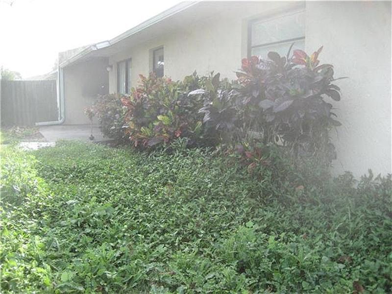 2nd image of 3011 Sea Gate Cir