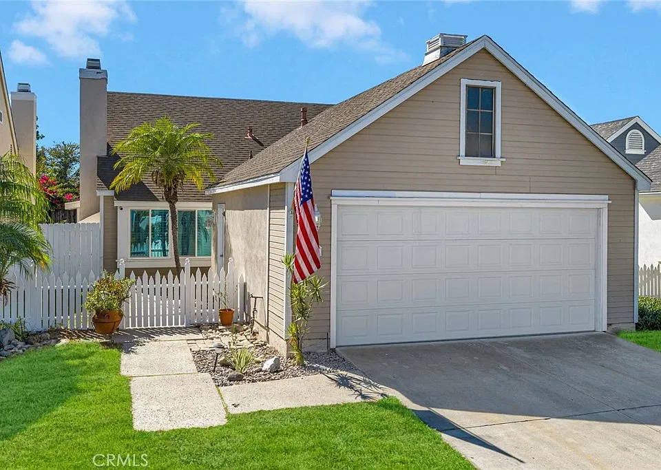 21131 Peppertree Ln
