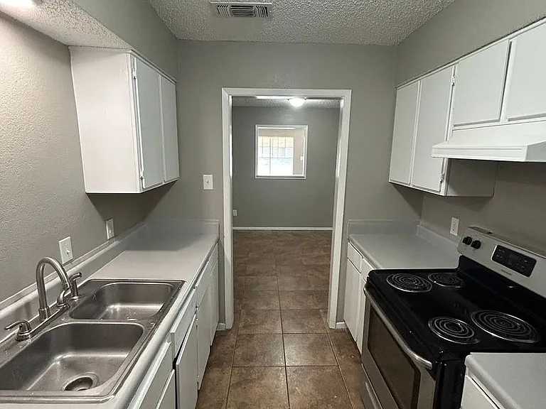 1701-1703 Georgia St — Photo 14