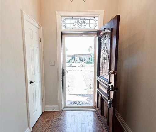 4th image of 152 Charleston Ct N