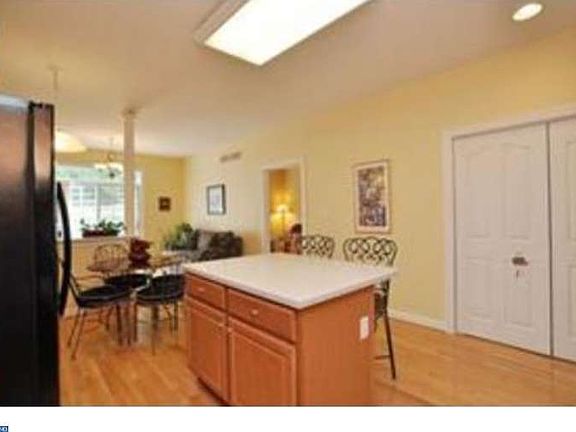 5th image of 385 Regis Falls Ave