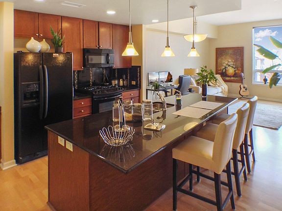 2nd image of 8185 E Lowry Blvd Unit 201