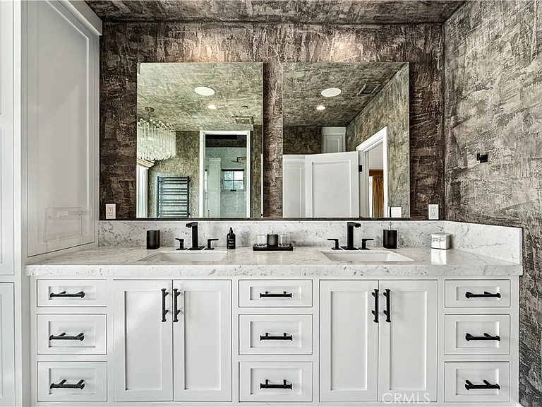 2037 E Ocean Blvd — Photo 14