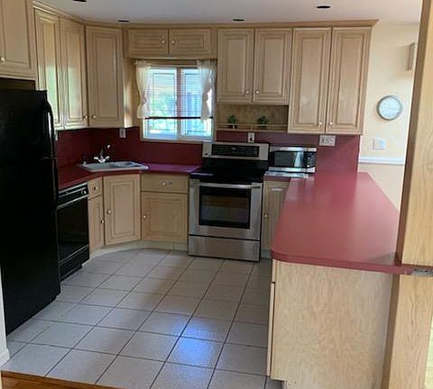 3rd image of 712 Knollwood Dr