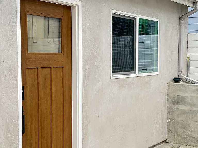 2114 3/4 S Ridgeley Dr — Photo 1
