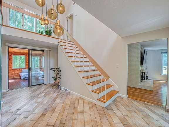 3rd image of 54 Barefoot Hill Rd